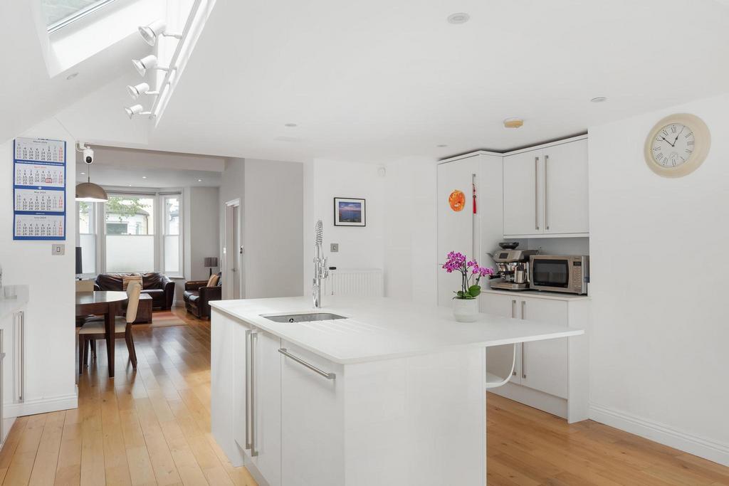 Burnthwaite Road, London, SW6 3 bed terraced house for sale £1,350,000