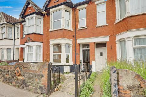 133 Bournemouth Park Road, Southend-on-sea, SS2 5JL