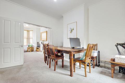 133 Bournemouth Park Road, Southend-on-sea, SS2 5JL