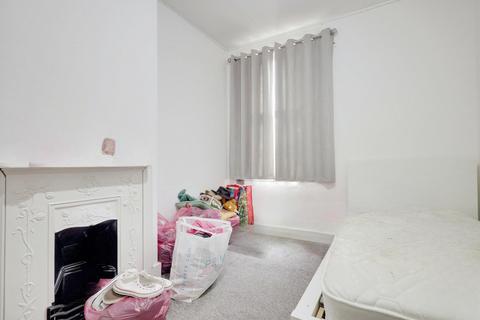 133 Bournemouth Park Road, Southend-on-sea, SS2 5JL