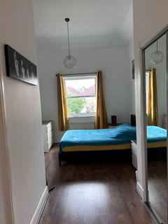 1 bedroom in a house share to rent, Wood Green  N22