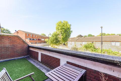 67 Stoneycroft Close, London, SE12 0SN