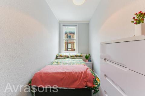 2 bedroom flat to rent, HANDFORTH ROAD, OVAL