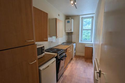 2 bedroom flat to rent, 164 2L Lochee Road, ,