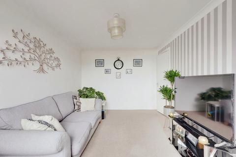 1 bedroom flat for sale, Leigh Road, Leigh-on-sea, SS9