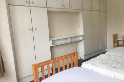2 bedroom house share to rent, Stilecroft Gardens, Wembley HA0