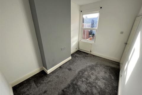 1 bedroom flat to rent, Broughton Avenue, Doncaster