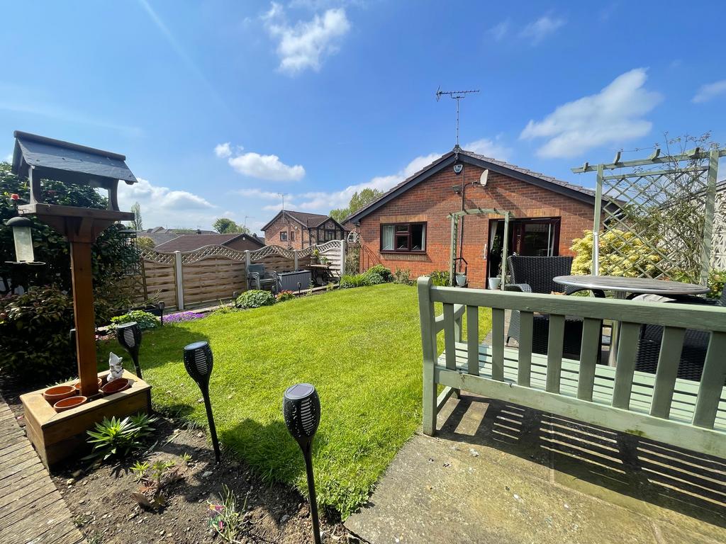 Hill Rise, Romiley, Stockport 3 bed detached bungalow - £425,000