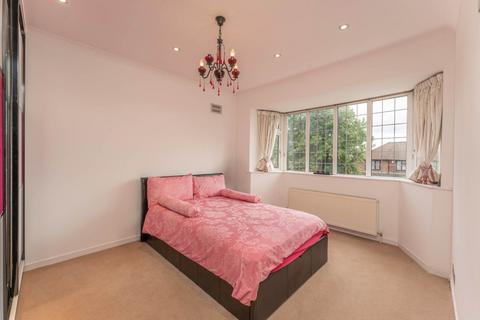 4 bedroom detached house for sale, Francklyn Gardens, Edgware