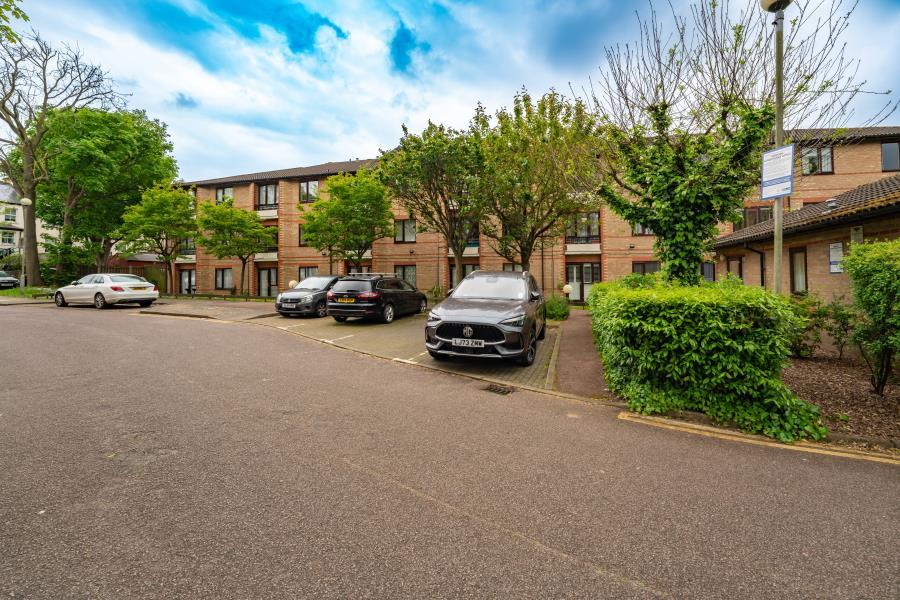 Walker Close, W7 1 bed retirement property for sale £135,000
