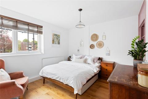3 bedroom apartment for sale, Ewen Crescent, London, SW2