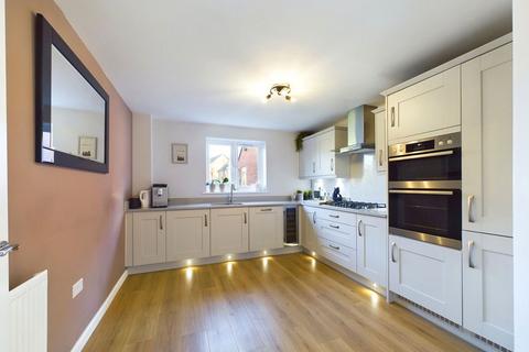 4 bedroom detached house for sale, Tatlow Chase, Littlehampton, BN17