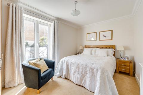 2 bedroom flat for sale, Steyne Gardens, Worthing, West Sussex, BN11