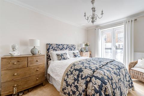 2 bedroom flat for sale, Steyne Gardens, Worthing, West Sussex, BN11