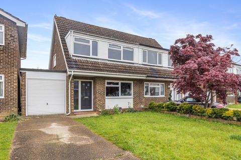 26 Westleas, Horley, RH6 8AF