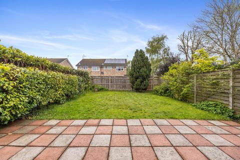 26 Westleas, Horley, RH6 8AF