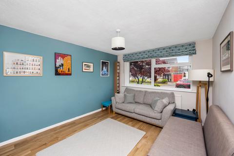26 Westleas, Horley, RH6 8AF