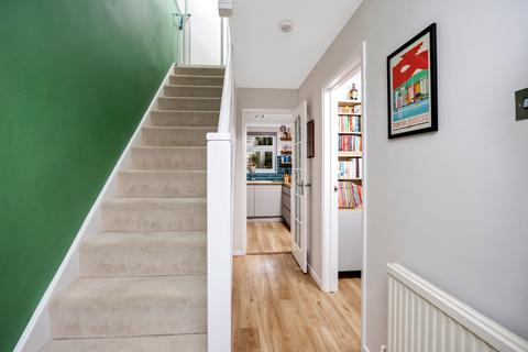 26 Westleas, Horley, RH6 8AF