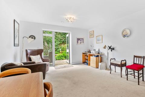 2 bedroom apartment for sale, New Zealand Avenue, Walton-on-Thames, KT12
