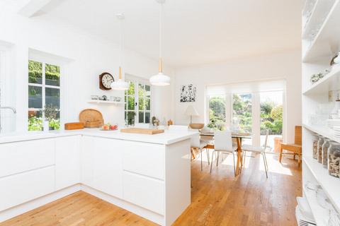 Maryland Cottage Cliff Road, Hythe, CT21 5XH