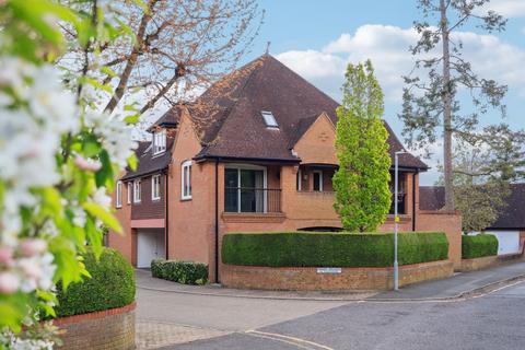 3 bedroom flat for sale, Reynolds Road, Beaconsfield, HP9