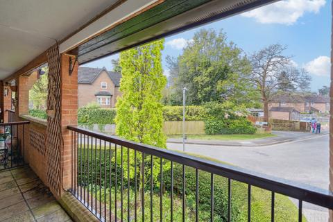 3 bedroom flat for sale, Reynolds Road, Beaconsfield, HP9