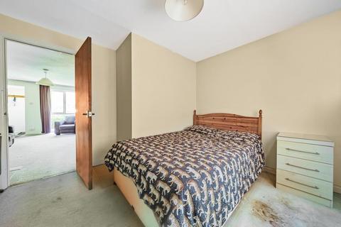 18 Burdock Close, Lightwater, GU18 5YP