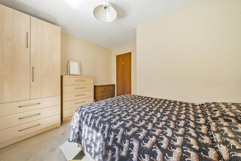 18 Burdock Close, Lightwater, GU18 5YP