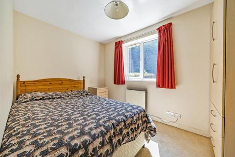 18 Burdock Close, Lightwater, GU18 5YP