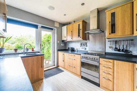 30 Gumbrells Close, Fairlands, Guildford, GU3 3NG