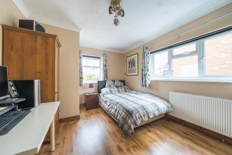 30 Gumbrells Close, Fairlands, Guildford, GU3 3NG