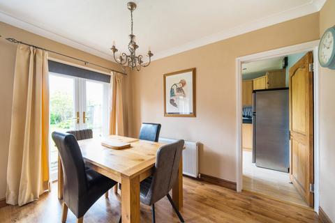 30 Gumbrells Close, Fairlands, Guildford, GU3 3NG
