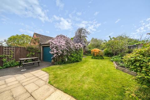 30 Gumbrells Close, Fairlands, Guildford, GU3 3NG