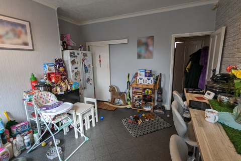 16 Back Mount Pleasant, Leeds, LS10 3TD