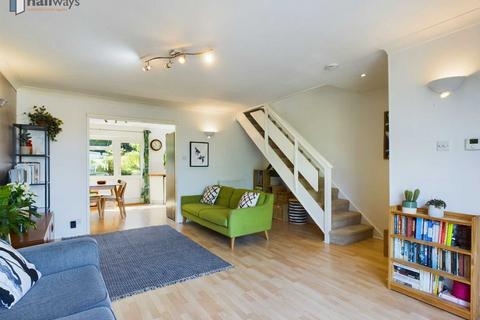 22 Deepfield Way, Coulsdon, CR5 2SZ