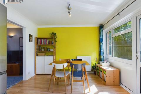 22 Deepfield Way, Coulsdon, CR5 2SZ