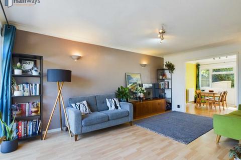 22 Deepfield Way, Coulsdon, CR5 2SZ