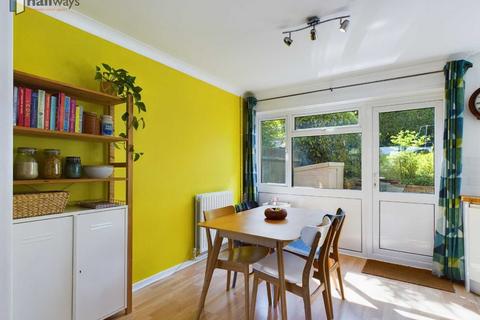 22 Deepfield Way, Coulsdon, CR5 2SZ