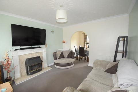3 bedroom detached house to rent, Blenheim Drive, Willand, Cullompton, Devon, EX15