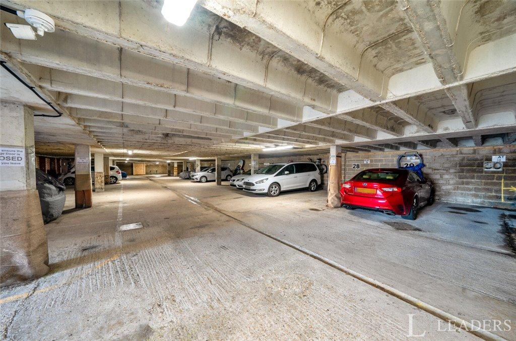 Parking/Garage