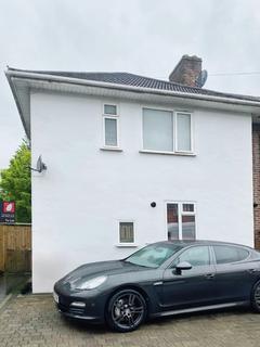 3 bedroom terraced house to rent, Brookehowse Road Catford SE6