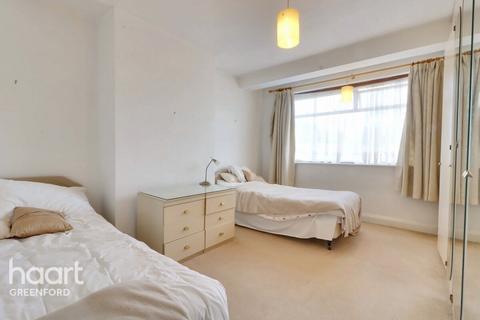 15 Chinnor Crescent, Greenford, UB6 9NU