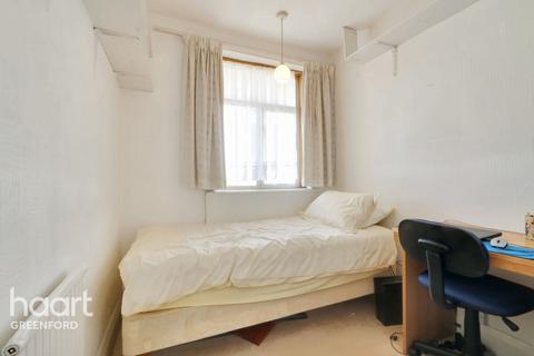 15 Chinnor Crescent, Greenford, UB6 9NU