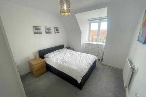 1 bedroom flat to rent, Featherstone Court, Dudley Road, Southall, Greater London, UB2