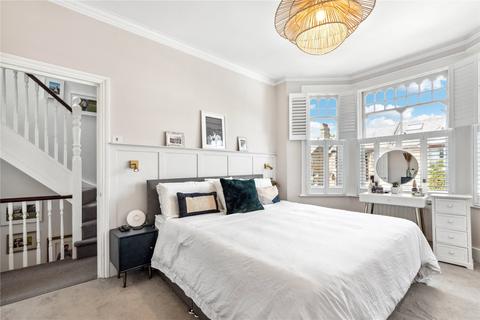 9 Murray Road, London, W5 4XR