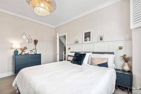 9 Murray Road, London, W5 4XR