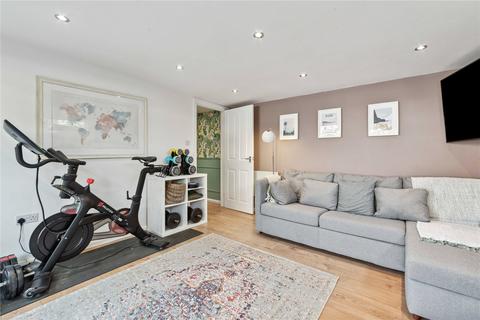 9 Murray Road, London, W5 4XR