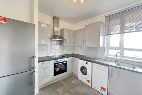2 bedroom flat to rent, Bromley Road, London SE6