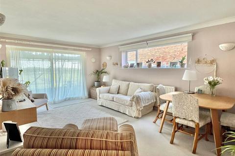 2 bedroom apartment for sale, Victoria Road, Milford on Sea, Lymington, Hampshire, SO41