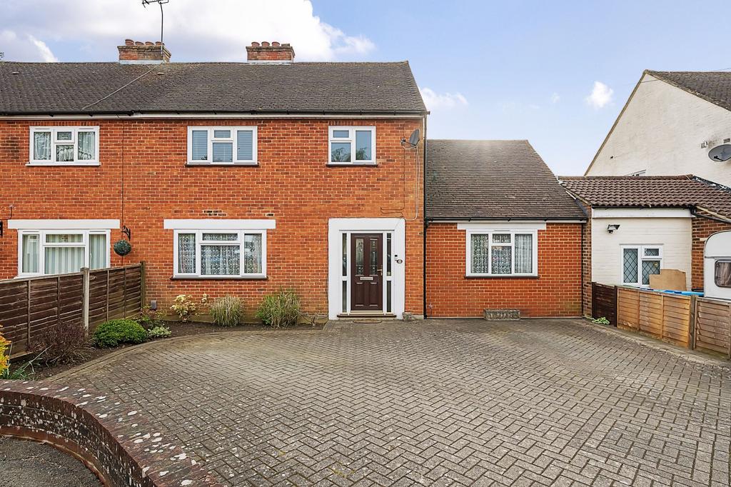 Warlingham, Warlingham CR6 4 bed semidetached house for sale £575,000